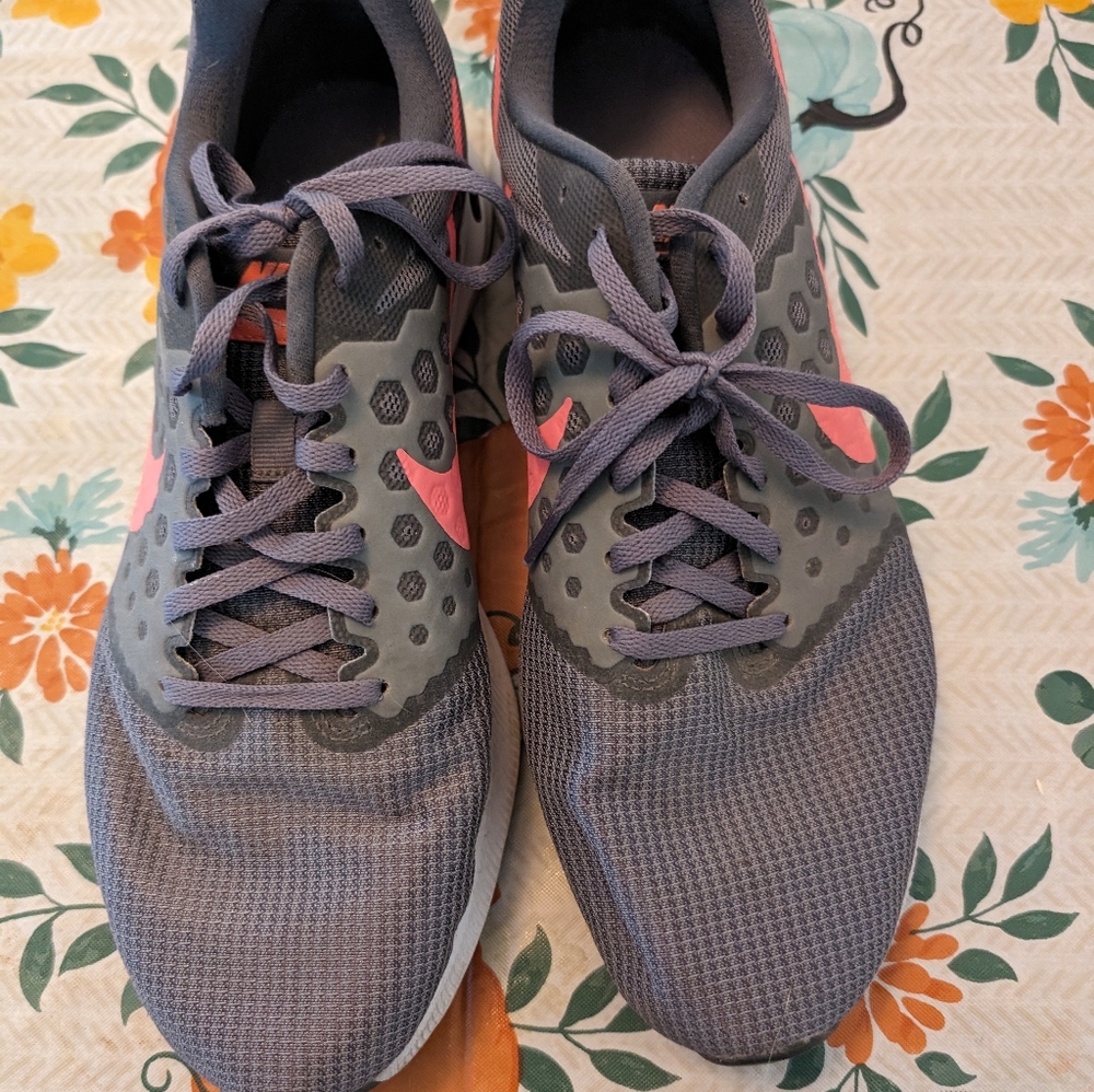 NIKE women's 11.5 wide